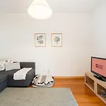 Guestready - Cityscape Residence With Balcony
